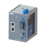 Ein graues elektronisches Gerät von AMG mit zwei Netzwerkanschlüssen und blauer Beschriftung "AMG155".