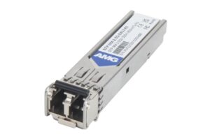 Ein silbernes SFP-Modul mit einem blauen Logo und technischen Spezifikationen darauf.
