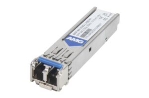Ein SFP-Modul mit der Aufschrift "AMG", gekennzeichnet als "SFP-SM-2.5G-LX-31" und "SFP SM 2.5G-BIDI", mit CE und RoHS Zeichen.