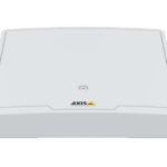 Ein weißes, rechteckiges Gerät mit der Aufschrift "AXIS Communications" auf der Vorderseite.