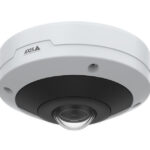 Eine Decken-Überwachungskamera mit einem gewölbten Objektiv in einem runden Gehäuse.