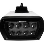 Raumüberwachungskamera von Dallmeier mit mehreren Objektiven, frontal aufgenommen.