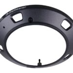 Ein schwarzer Metallring mit Aussparungen und der Aufschrift "Dallmeier".