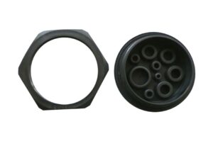 Hexagonale Kunststoffmutter und schwarze runde Dichtung mit mehreren Ösen.