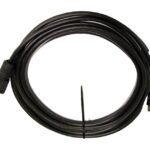 Ein schwarzes, aufgerolltes Datenkabel mit einem Micro-HDMI-Anschluss.