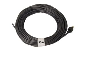 Ein aufgerolltes schwarzes Kabel mit einer Länge von 50 Metern, beschriftet mit einem Etikett.