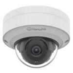 Überwachungskamera von Hanwha mit kreisförmigem Gehäuse.