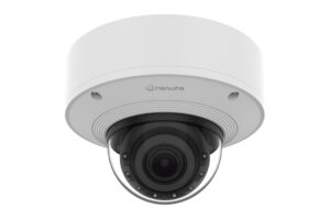 Kuppelförmige Überwachungskamera von Hanwha mit weißem Gehäuse.