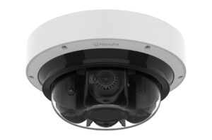 Eine Überwachungskamera von Hanwha in einem weißen Gehäuse.
