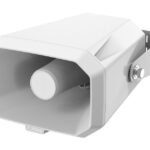 Weißer Lautsprecher in sechseckiger Form mit Montagehalterung.