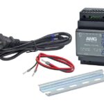 Ein Netzteilset bestehend aus einem Netzteil, einem Netzkabel und einem Metallbefestigungsclip.