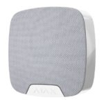 Ein weißer, rechteckiger Lautsprecher mit abgerundeten Ecken und der Aufschrift "AJAX" auf der unteren Vorderseite.