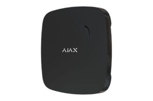 Ein schwarzes elektronisches Gerät mit der Aufschrift "AJAX" auf der Vorderseite.