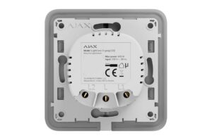 Ein graues Lichtschalter-Relais-Modul von Ajax mit technischen Details und Herstellerinformationen auf der Rückseite.