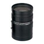 Eine schwarze Kameralinse mit der Aufschrift "FUJINON 1:1.8/75mm CTV854A-1 FUJINON CORPORATION MADE IN CHINA".