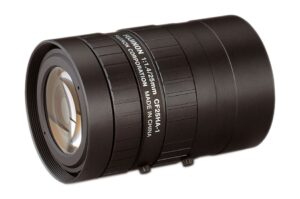 Objektiv mit der Aufschrift "FUJINON 1:1.4/25mm CF25HA-1" auf der Außenseite.