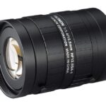 Schwarzes Fujinon-Objektiv mit der Aufschrift "1:1,4/12,5 mm HF12,5SA-1", hergestellt in China.