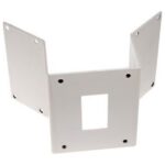Weiße rechtwinklige Halterung mit einem rechteckigen Ausschnitt in der Mitte und mehreren Schraubenlöchern an den Seiten.