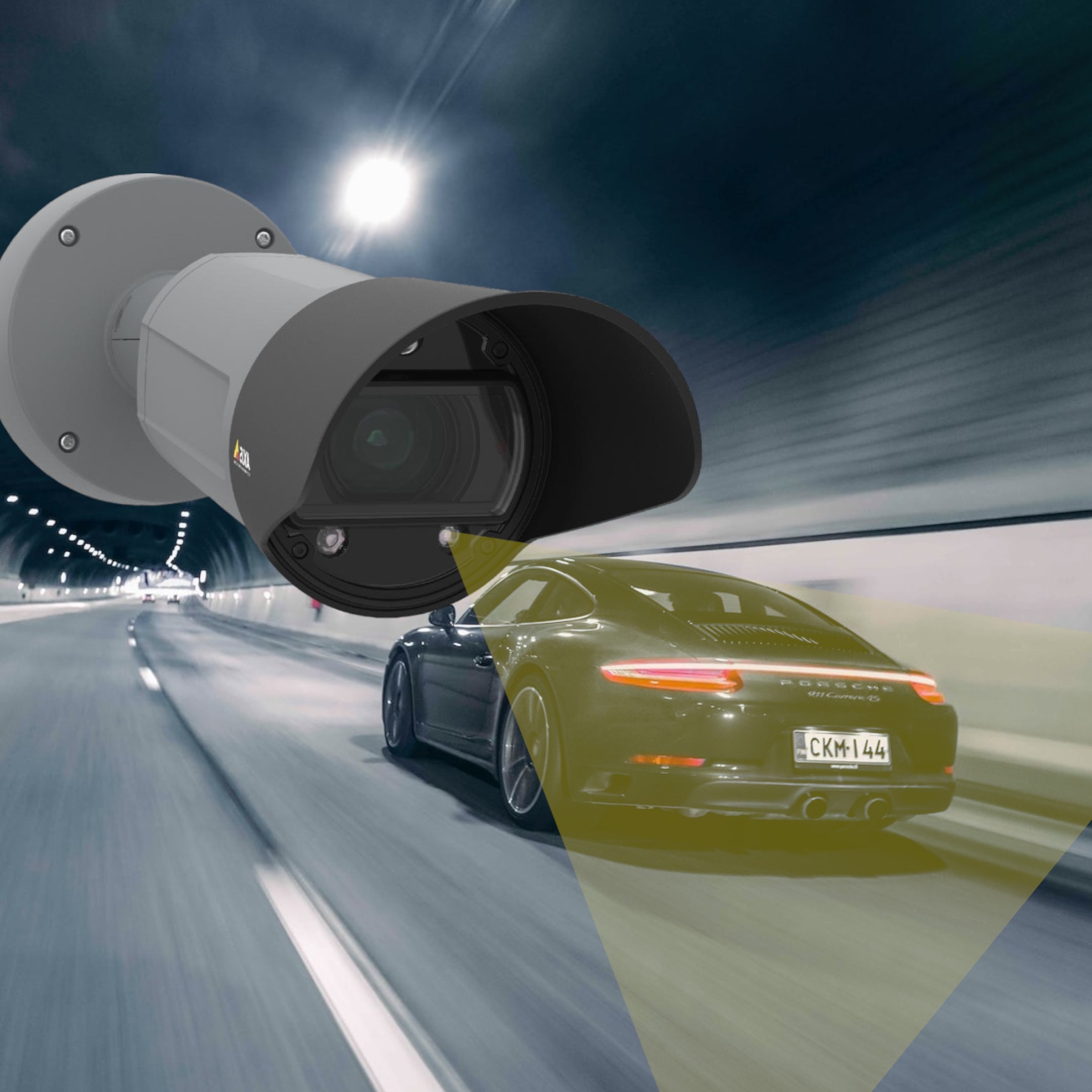 Eine Überwachungskamera erfasst ein schwarzes Auto, das durch einen beleuchteten Tunnel fährt.