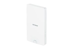 Ein weißer, rechteckiger Netgear WLAN-Access-Point in einem schlanken Gehäuse.