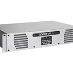 Ein silbernes Rackmount-Gerät mit Lüftungsschlitzen und der Aufschrift 'ADPRO FT' auf der Vorderseite.
