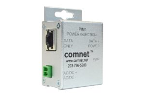 Metallisches Power Injector-Modul von Comnet mit Ethernet-Anschluss und Beschriftungen zu Daten- und Stromverbindungen.