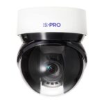 Frontansicht einer weißen i-PRO Überwachungskamera mit schwarzem kugelförmigen Gehäuse und sichtbarem Objektiv.