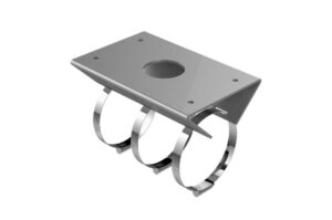 Ein silbernes Metallteil bestehend aus einer rechteckigen Platte mit drei darunter angebrachten Befestigungsringen.