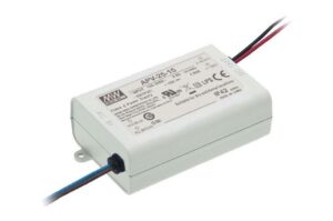 Ein rechteckiger, weißer LED-Treiber mit der Bezeichnung "APV-25-15" und technischen Spezifikationen auf der Oberseite, Kabel führen an beiden Enden heraus.