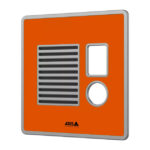 Orangefarbener Intercom mit grauem Rand, Lüftungsgitter, rechteckiger Aussparung und rundem Knopf, markiert mit dem Logo von Axis Communications.