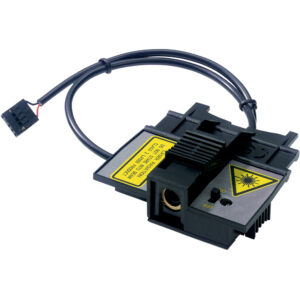 Ein Lasermodul mit Verbindungskabel und Warnhinweisen, das schwarze Gehäuse enthält Steckerkontakte und gelbe Warnetiketten.
