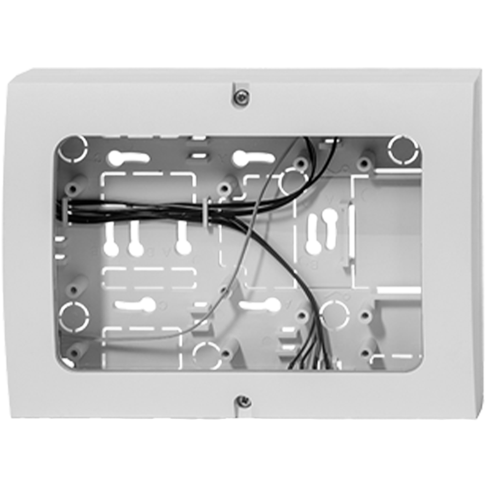 Ein leerer weißer Wandverteilerkasten mit mehreren Kabeln im Inneren, der an der Rückseite montiert ist und Löcher sowie Schlitze für Kabeldurchführungen aufweist.