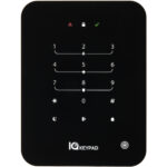 Ein schwarzes Touchscreen-Tastenfeld mit numerischen Tasten von 0 bis 9, Symbolen für Sternchen, Raute und diversen Funktionen. Oben befinden sich ein Schloss- und ein Häkchensymbol.