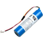 Eine blaue Lithium-Ionen-Batterie mit anhängenden roten, schwarzen und gelben Drähten und einem weißen Stecker.