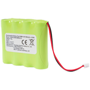 Ein grüner, wiederaufladbarer NiMH-Akkupack mit 4,8 V und 900 mAh Kapazität, ausgestattet mit abstehendem roten und schwarzen Anschlusskabel.