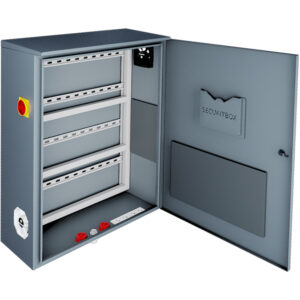 Offener metallener Schaltschrank mit mehreren Reihen für die Montage von Geräten und einem Ventilator in der oberen rechten Ecke.