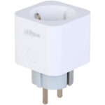 Ein weißer, quadratischer WLAN-Steckeradapter mit einer Ein-/Ausschalttaste an der Seite und zwei Metallstiften für den Anschluss an eine Steckdose.