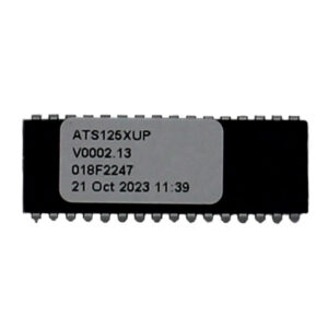 Schwarzer integrierter Schaltkreis mit einem Etikett, das die Bezeichnung 'ATS125XUP', 'V0002.13', '018F2247' und das Datum '21 Oct 2023 11:39' zeigt.