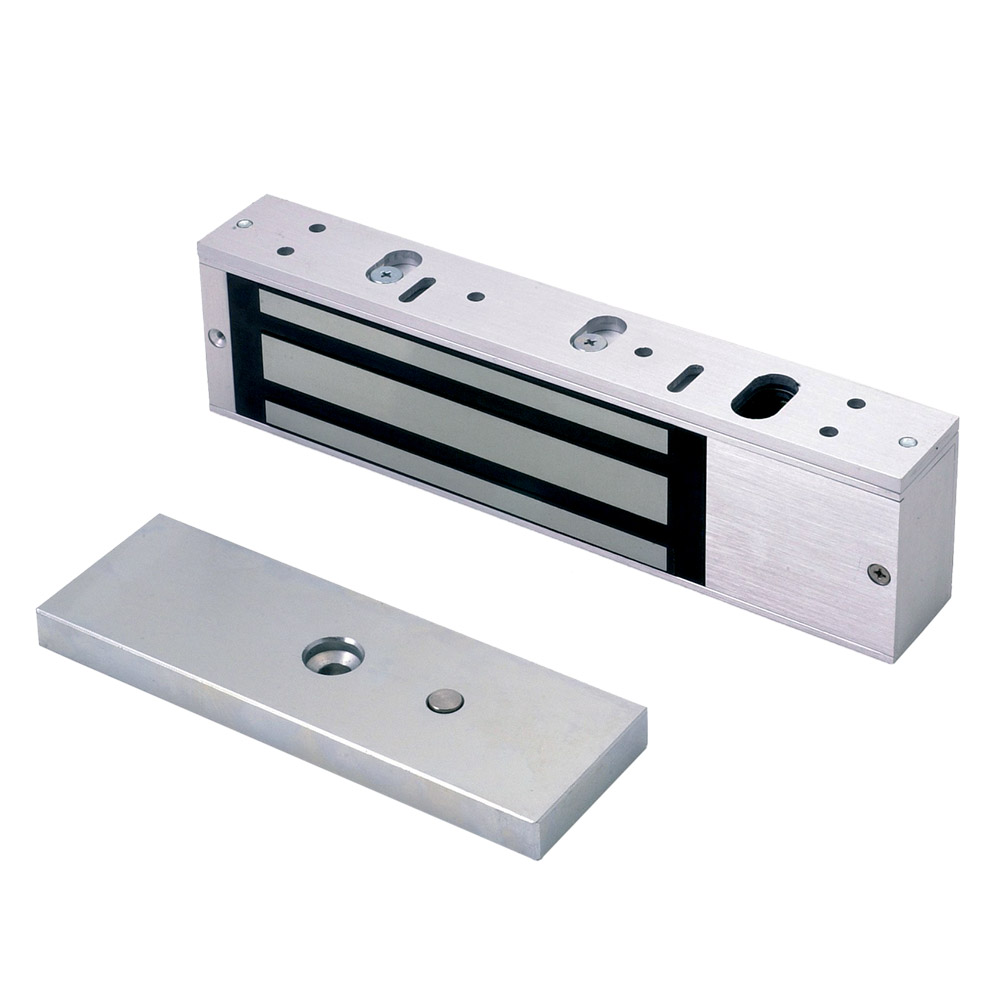 Ein silberfarbener elektromagnetischer Türöffner mit einem rechteckigen Gehäuse und einer separaten Metallplatte, die zur Verriegelung dient.