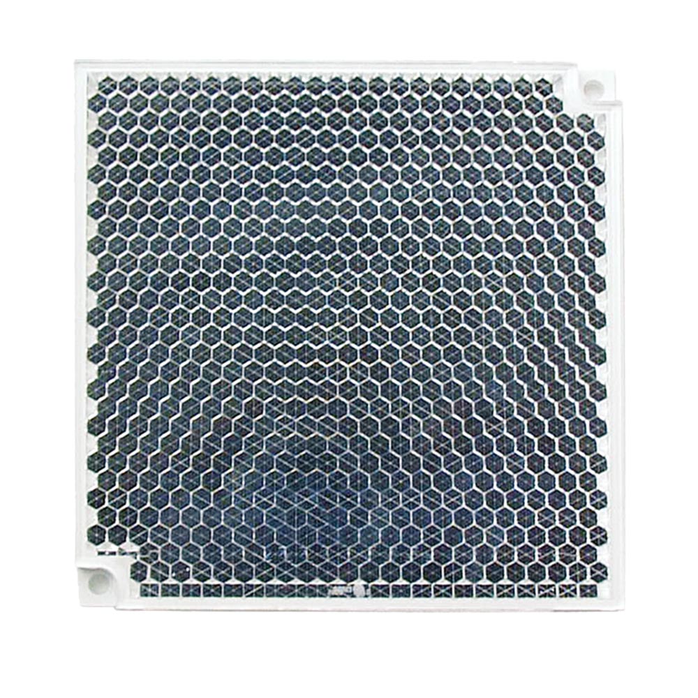 Quadratische, flache Platte mit einem Wabenmuster aus hexagonalen Zellen, begrenzt von einem weißen Rahmen.