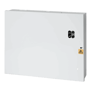 Ein weißes elektrisches Schaltschrankgehäuse mit Warnsymbol für hohe Spannung und 230V-Kennzeichnung.