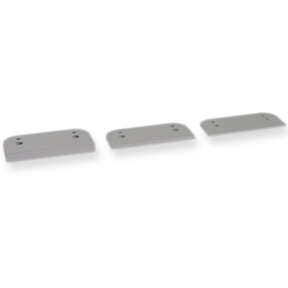 Drei graue rechteckige Metallplatten mit abgerundeten Ecken und jeweils zwei Schraubenlöchern in einer geraden Linie angeordnet.