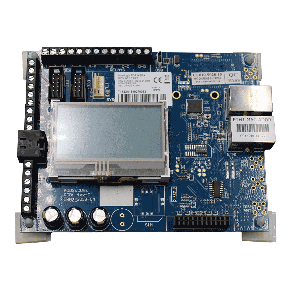 Eine blaue Leiterplatte mit verschiedenen elektronischen Komponenten, einschließlich eines kleinen Bildschirms, mehreren Steckverbindungen, einem Ethernet-Port und Kondensatoren.