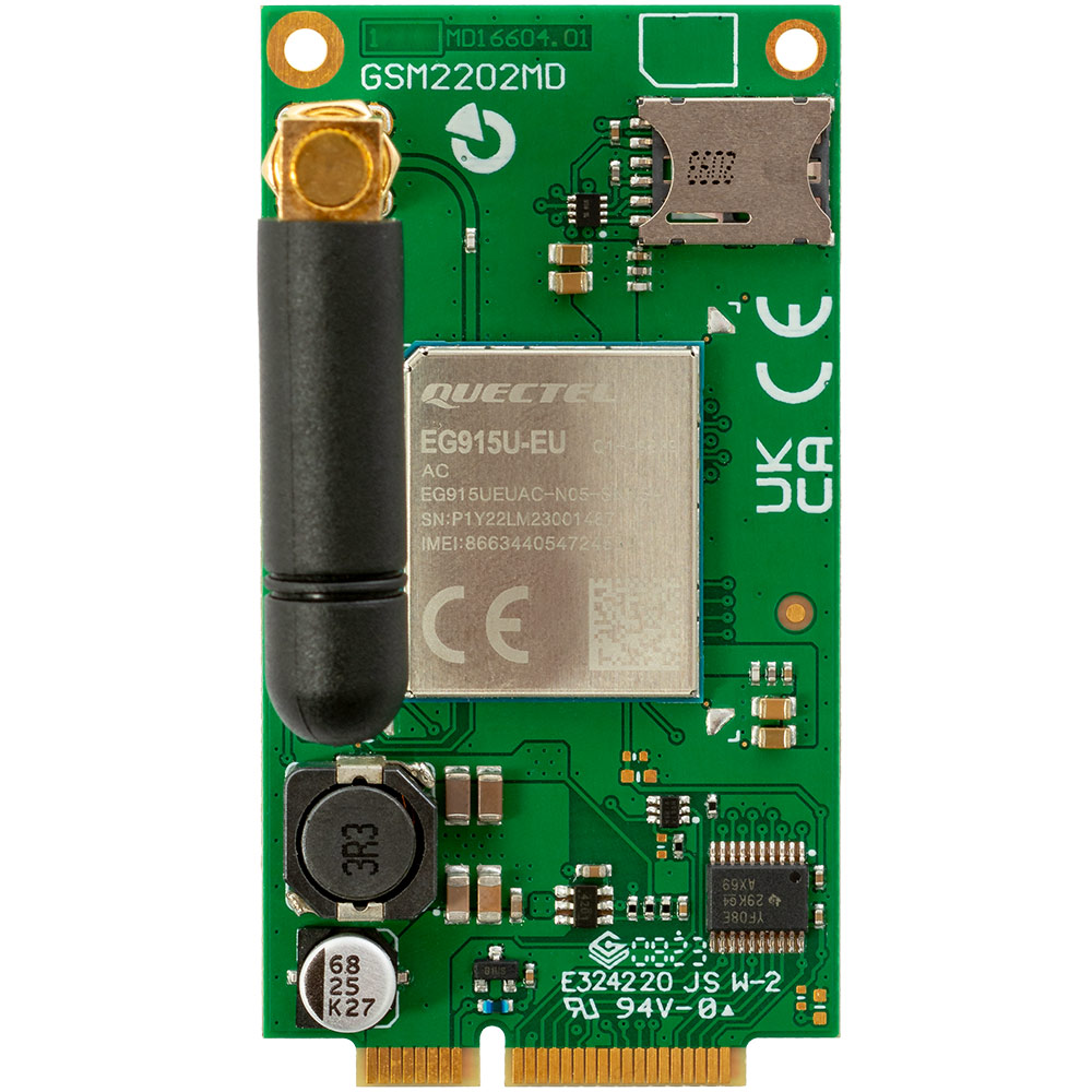 Grüne GSM-Modul-Platine mit einem schwarzen Antennenanschluss oben links und einem silbernen Quectel-Chip in der Mitte. Oben rechts befindet sich ein MicroSD-Kartenslot. Auf der Platine sind verschiedene Symbole und Modellnummern wie "GSM2202MD" und "EG915U-EU" aufgedruckt.