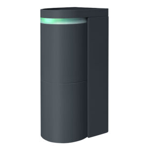 Moderne schwarze Außenleuchte mit zylindrischem Design und leuchtendem grünen Ring an der Oberseite.