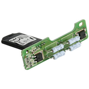Eine grüne elektronische Platine mit mehreren Kondensatoren und einem schwarzen Plastikgehäuse im Hintergrund.