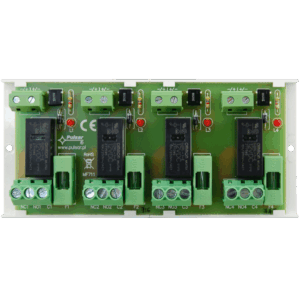 Elektronische Schaltungskarte mit mehreren grünen Steckverbindern, Relais und roten LEDs, beschriftet mit CE-Kennzeichnungen und Markennamen auf der Platine.