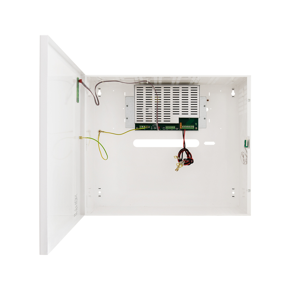 Ein offener, weißer Metallkasten mit einem installierten Netzteil und Kabeln im Inneren.