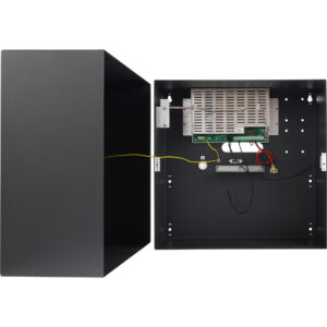 Schwarzes Metallgehäuse mit geöffnetem Deckel, innen sind elektronische Komponenten und Verkabelung sichtbar.