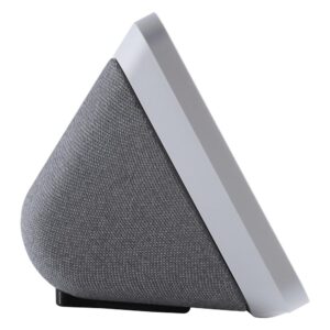 Seitenansicht eines smarten Lautsprechers mit grauem Stoffbezug und abgewinkeltem Design.